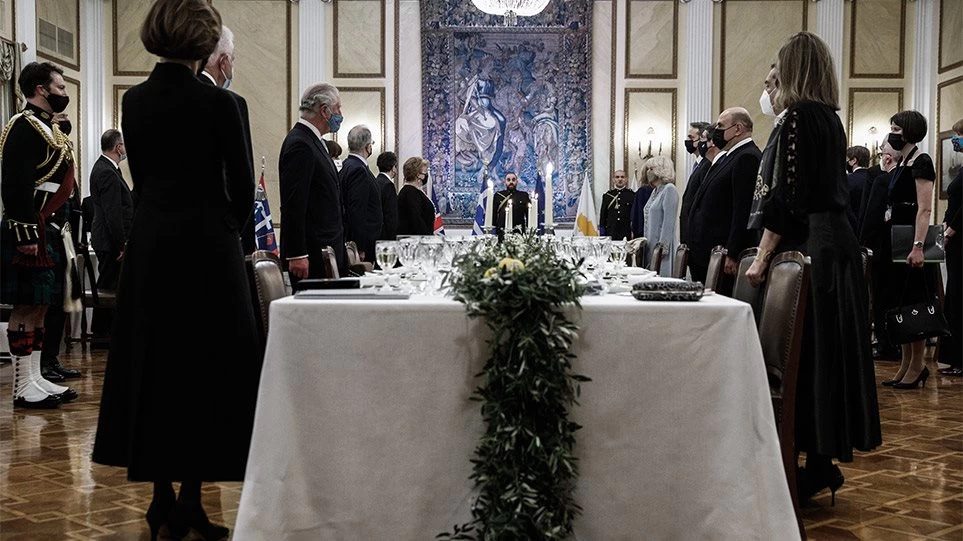 Πρίγκιπας Κάρολος στα ελληνικά: «Χαίρε, ω χαίρε, ελευθεριά! Ζήτω η Ελλάς!»